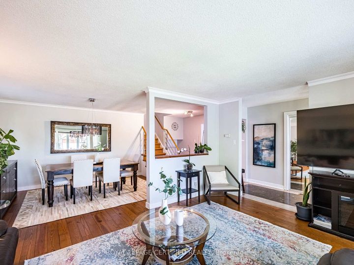 Photo 15 at 3525 Burningelm Crescent, Applewood, Mississauga