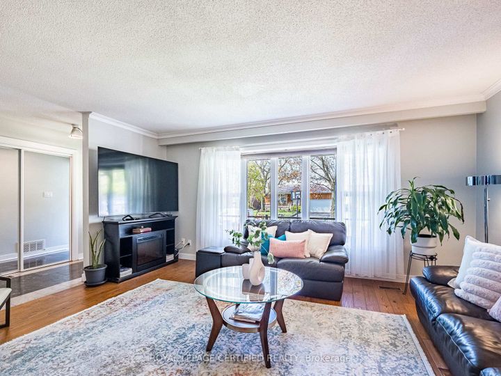 Photo 17 at 3525 Burningelm Crescent, Applewood, Mississauga