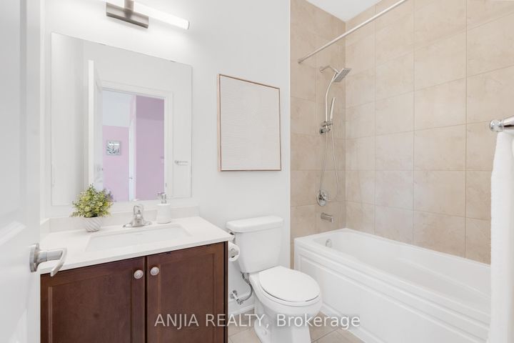 Photo 26 at 9 Mario Avenue, Cachet, Markham