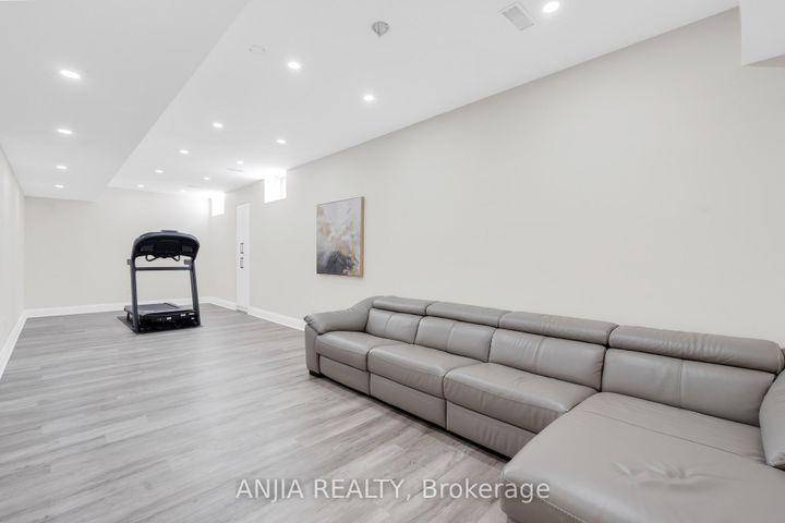 Photo 36 at 9 Mario Avenue, Cachet, Markham