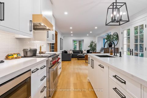 Photo 9 at 138 Cavendish Court, MO Morrison, Oakville