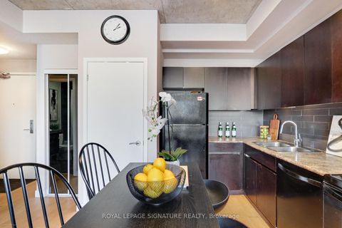 Photo 2 at 711 - 38 Niagara Street, Waterfront Communities C1, Toronto