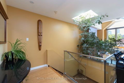 Photo 2 at 432 Queen Street E, Regent Park, Toronto