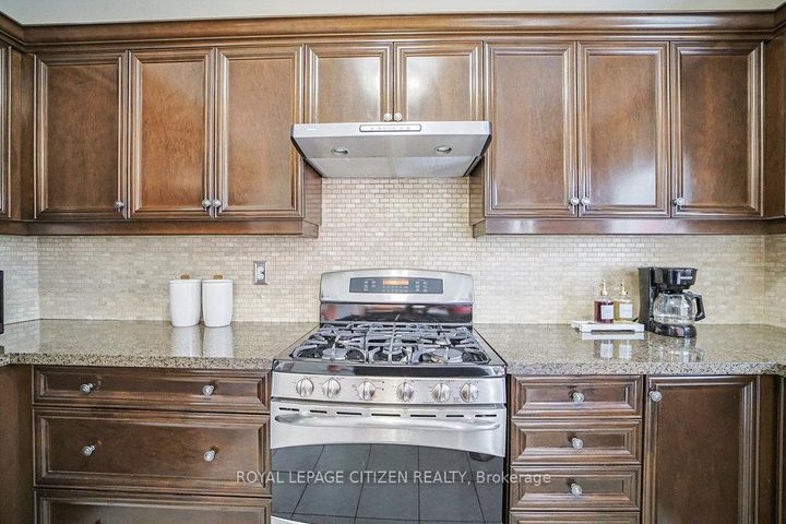 Photo 15 at 31 Burnhaven Avenue, Maple, Vaughan