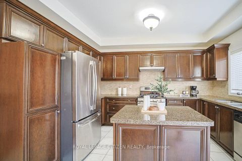 Photo 14 at 31 Burnhaven Avenue, Maple, Vaughan