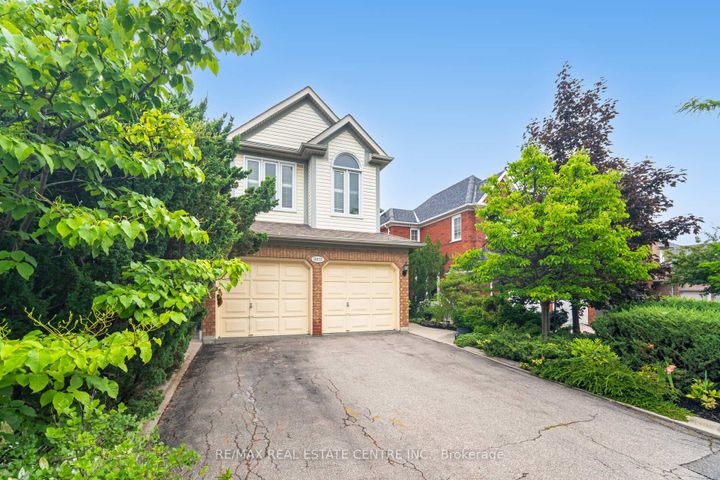Photo 1 at 2931 Gardenview Crescent, Central Erin Mills, Mississauga
