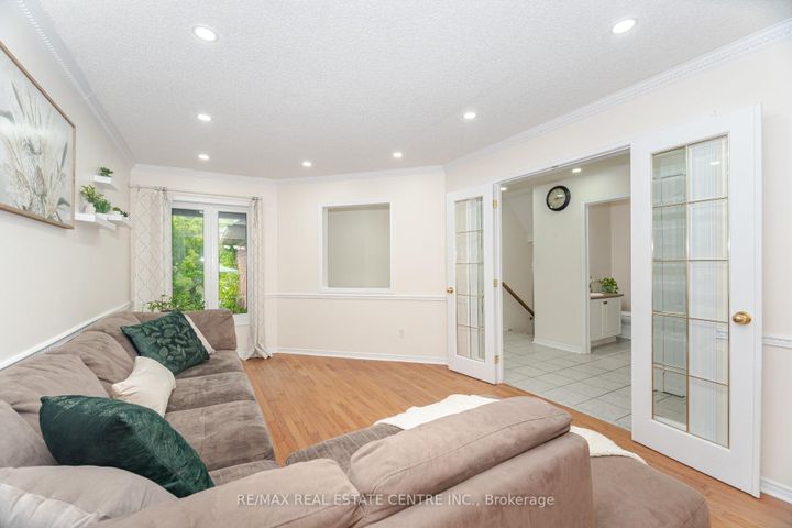 Photo 5 at 2931 Gardenview Crescent, Central Erin Mills, Mississauga