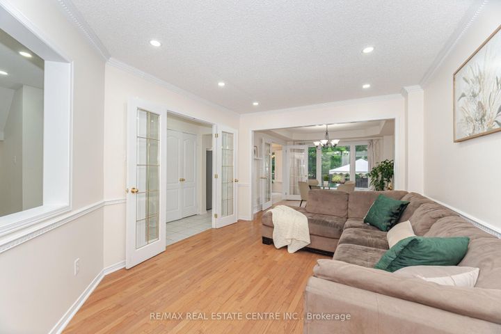 Photo 6 at 2931 Gardenview Crescent, Central Erin Mills, Mississauga