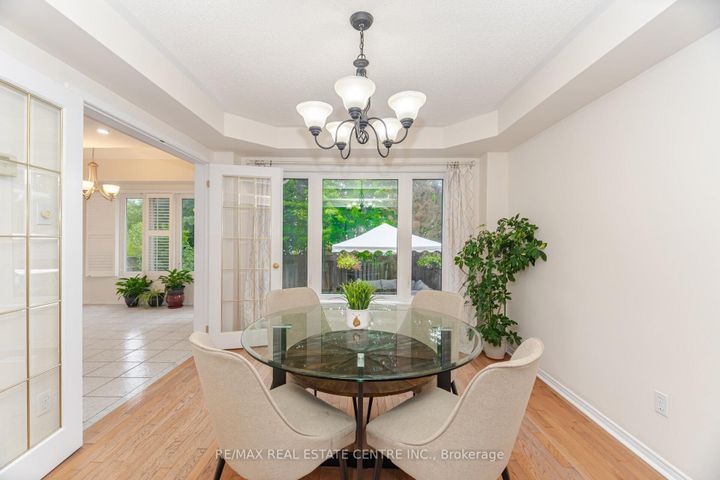 Photo 7 at 2931 Gardenview Crescent, Central Erin Mills, Mississauga