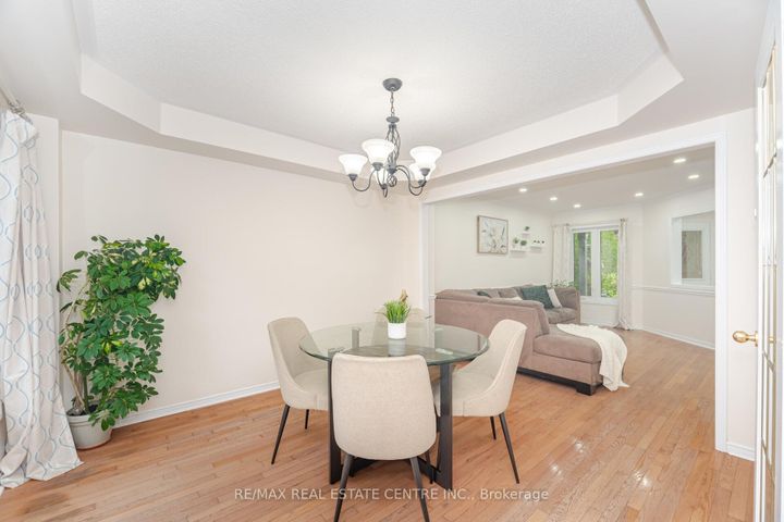 Photo 8 at 2931 Gardenview Crescent, Central Erin Mills, Mississauga