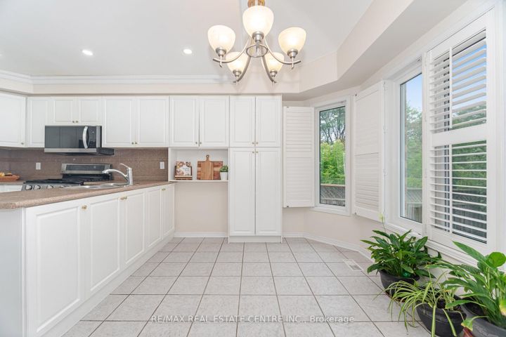 Photo 13 at 2931 Gardenview Crescent, Central Erin Mills, Mississauga