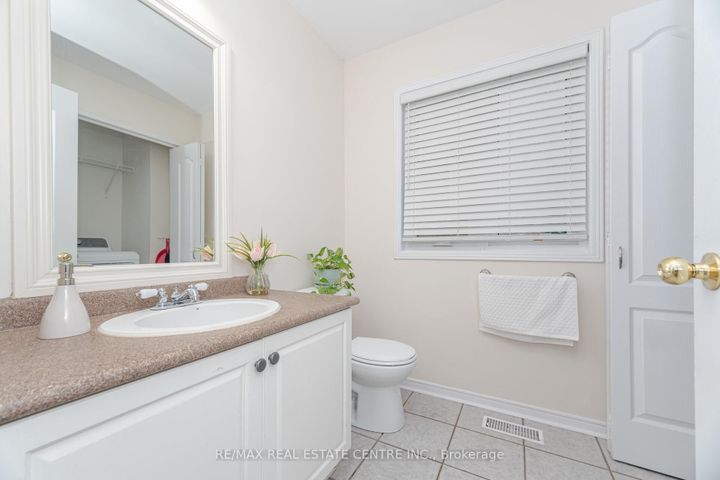 Photo 14 at 2931 Gardenview Crescent, Central Erin Mills, Mississauga