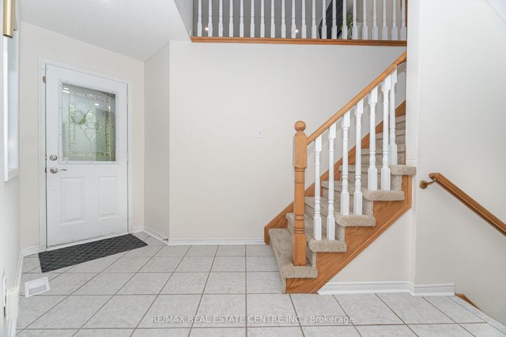 Photo 16 at 2931 Gardenview Crescent, Central Erin Mills, Mississauga