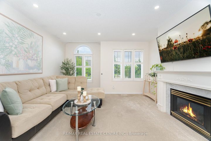 Photo 18 at 2931 Gardenview Crescent, Central Erin Mills, Mississauga