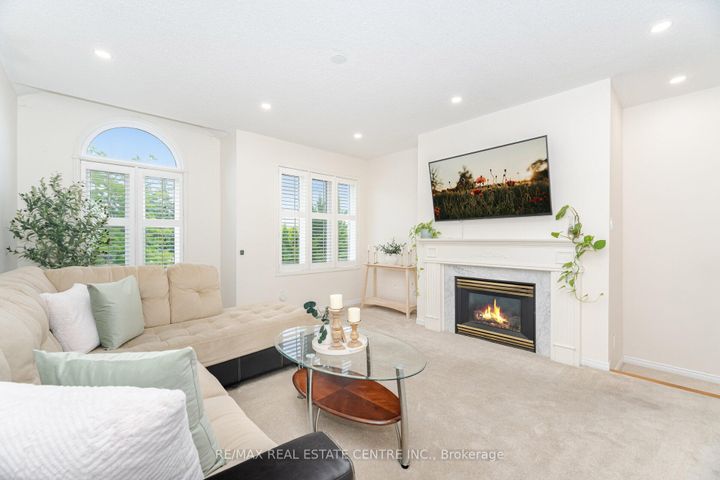 Photo 19 at 2931 Gardenview Crescent, Central Erin Mills, Mississauga