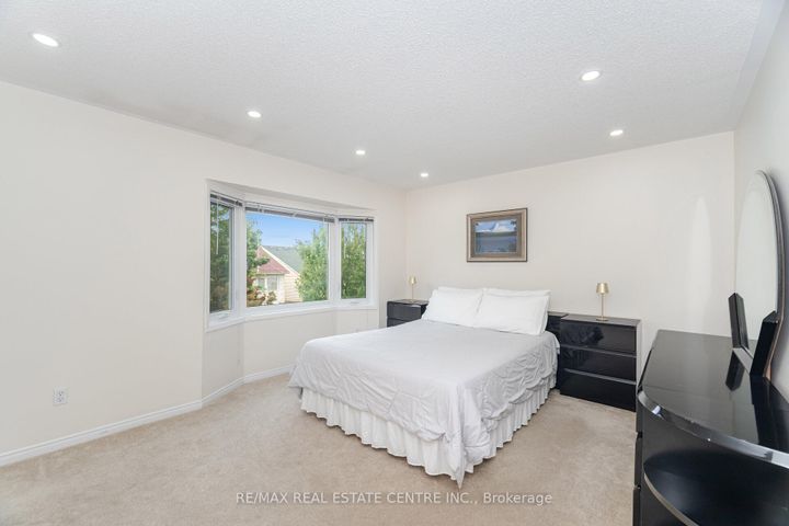 Photo 20 at 2931 Gardenview Crescent, Central Erin Mills, Mississauga