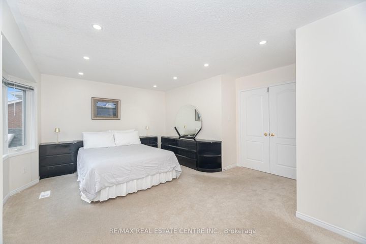 Photo 21 at 2931 Gardenview Crescent, Central Erin Mills, Mississauga