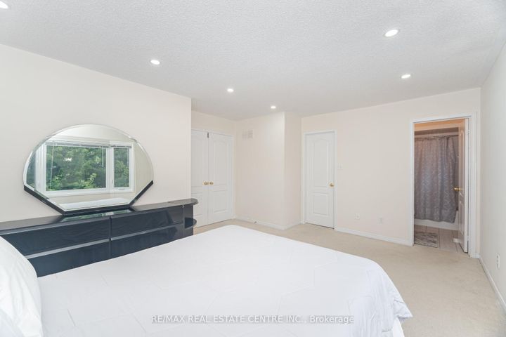 Photo 22 at 2931 Gardenview Crescent, Central Erin Mills, Mississauga