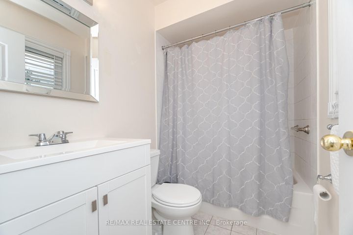 Photo 23 at 2931 Gardenview Crescent, Central Erin Mills, Mississauga