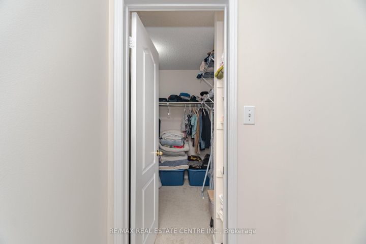 Photo 24 at 2931 Gardenview Crescent, Central Erin Mills, Mississauga