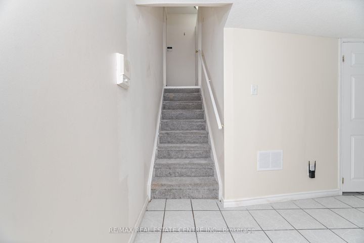 Photo 30 at 2931 Gardenview Crescent, Central Erin Mills, Mississauga