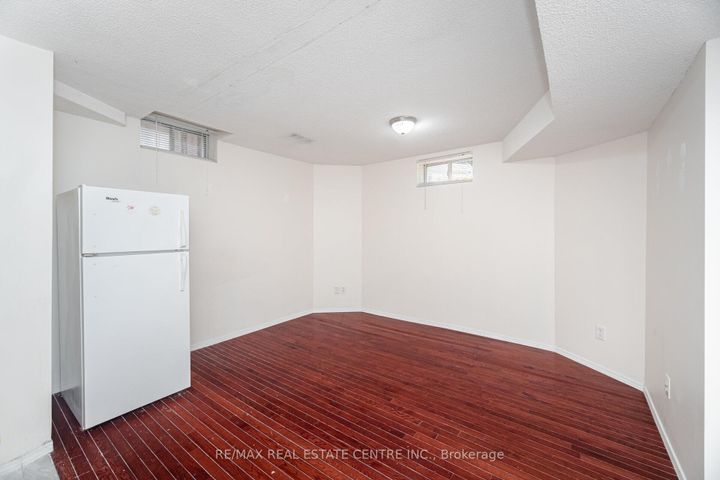 Photo 32 at 2931 Gardenview Crescent, Central Erin Mills, Mississauga