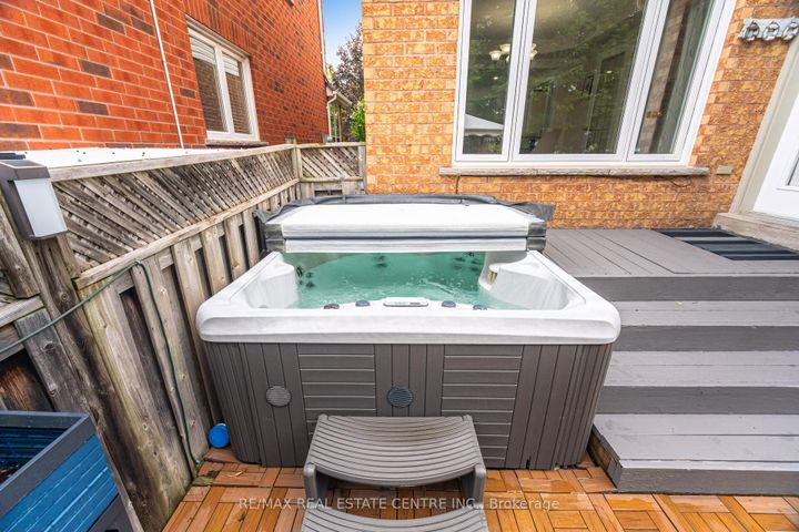 Photo 37 at 2931 Gardenview Crescent, Central Erin Mills, Mississauga