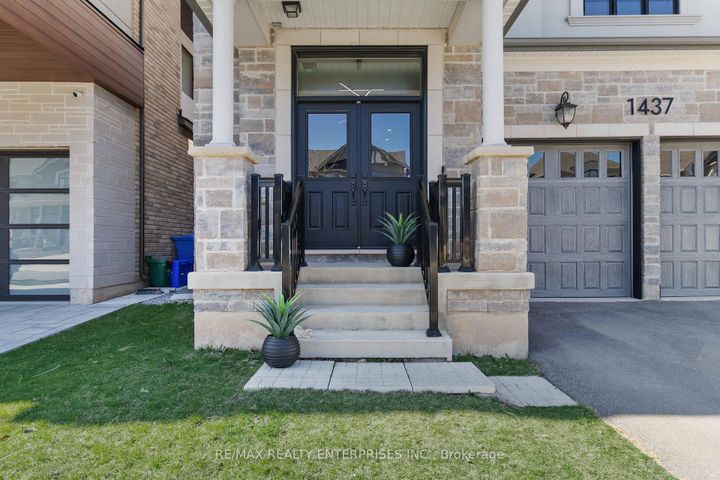 Photo 2 at 1437 Lakeport Crescent, JM Joshua Meadows, Oakville