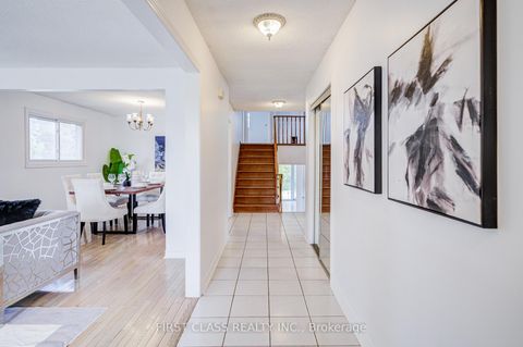 Photo 2 at 53 Treetops Court, Milliken, Toronto