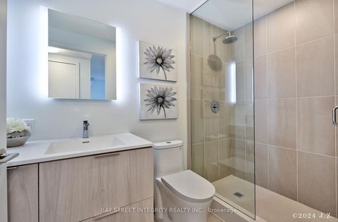 Photo 2 at 403 - 185 Alberta Avenue, Oakwood Village, Toronto