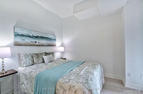 Photo 15 at 403 - 185 Alberta Avenue, Oakwood Village, Toronto