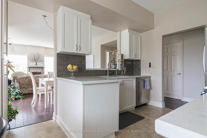 Photo 10 at 305 - 3497 Upper Middle Road, Headon, Burlington