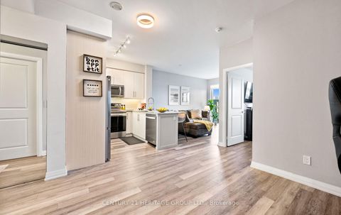 Photo 11 at 406 - 65 Oneida Crescent, Langstaff, Richmond Hill