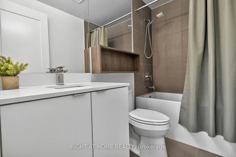 Photo 9 at 615 - 60 Princess Street, Waterfront Communities C8, Toronto