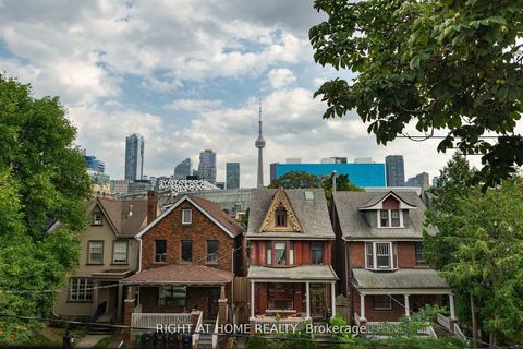 Photo 3 at 28 D'arcy Street, Chinatown, Toronto