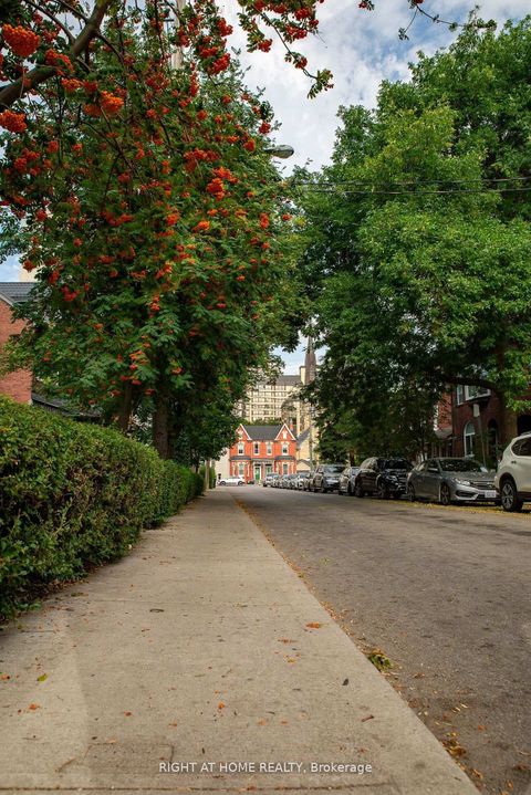 Photo 5 at 28 D'arcy Street, Chinatown, Toronto