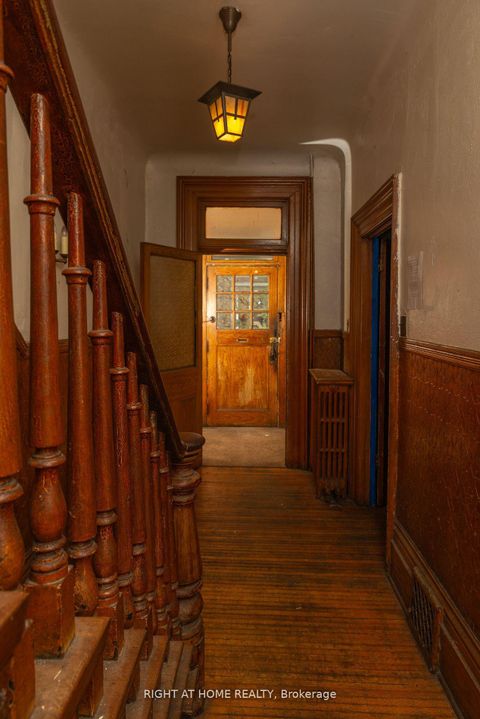 Photo 6 at 28 D'arcy Street, Chinatown, Toronto