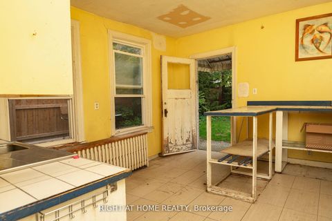Photo 10 at 28 D'arcy Street, Chinatown, Toronto