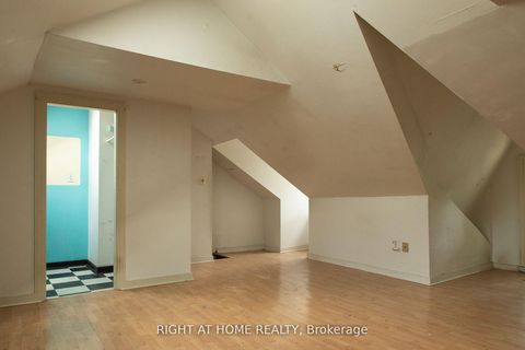 Photo 16 at 28 D'arcy Street, Chinatown, Toronto