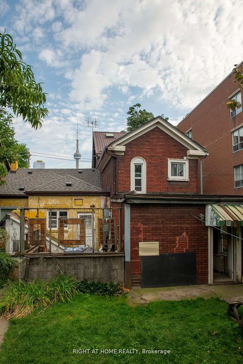 Photo 17 at 28 D'arcy Street, Chinatown, Toronto