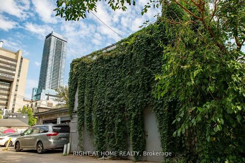 Photo 23 at 28 D'arcy Street, Chinatown, Toronto