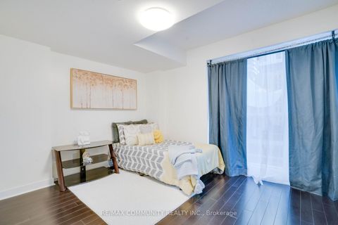 Photo 8 at 824 - 295 Adelaide Street W, Waterfront Communities C1, Toronto