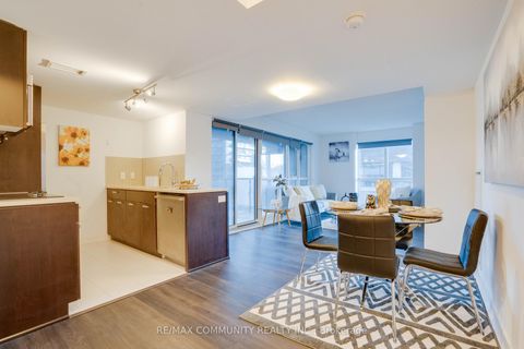 Photo 11 at 824 - 295 Adelaide Street W, Waterfront Communities C1, Toronto