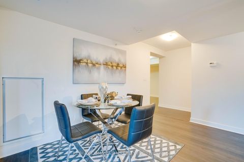 Photo 14 at 824 - 295 Adelaide Street W, Waterfront Communities C1, Toronto