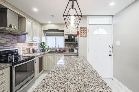 Photo 7 at 315 - 140 Leeward Glenway, Flemingdon Park, Toronto