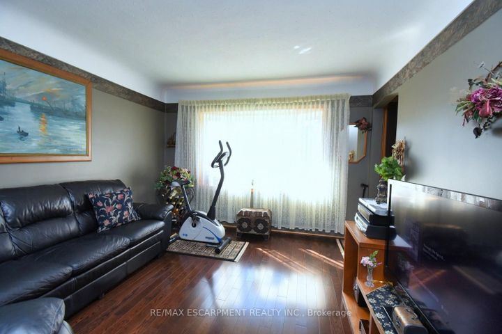 Photo 3 at 251 East 31st Street, Eastmount, Hamilton