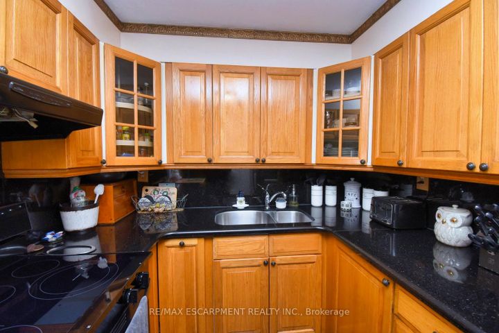 Photo 9 at 251 East 31st Street, Eastmount, Hamilton