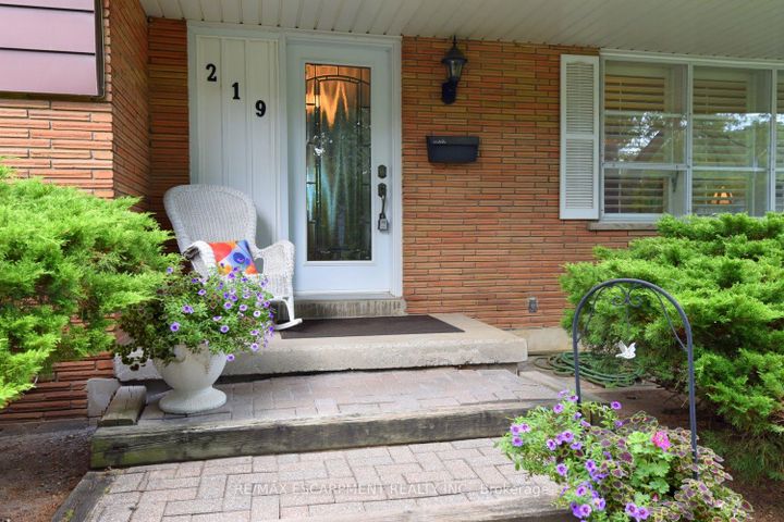 Photo 4 at 219 Strathcona Drive, Shoreacres, Burlington