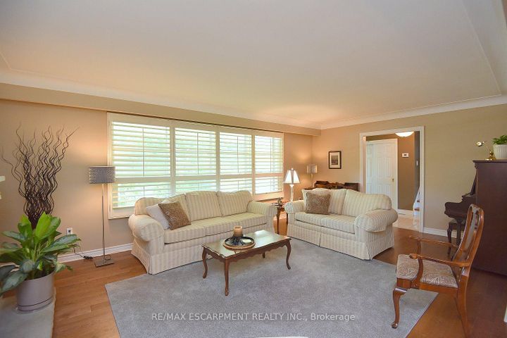 Photo 9 at 219 Strathcona Drive, Shoreacres, Burlington