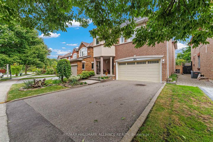Photo 1 at 365 Turnberry Crescent, Hurontario, Mississauga